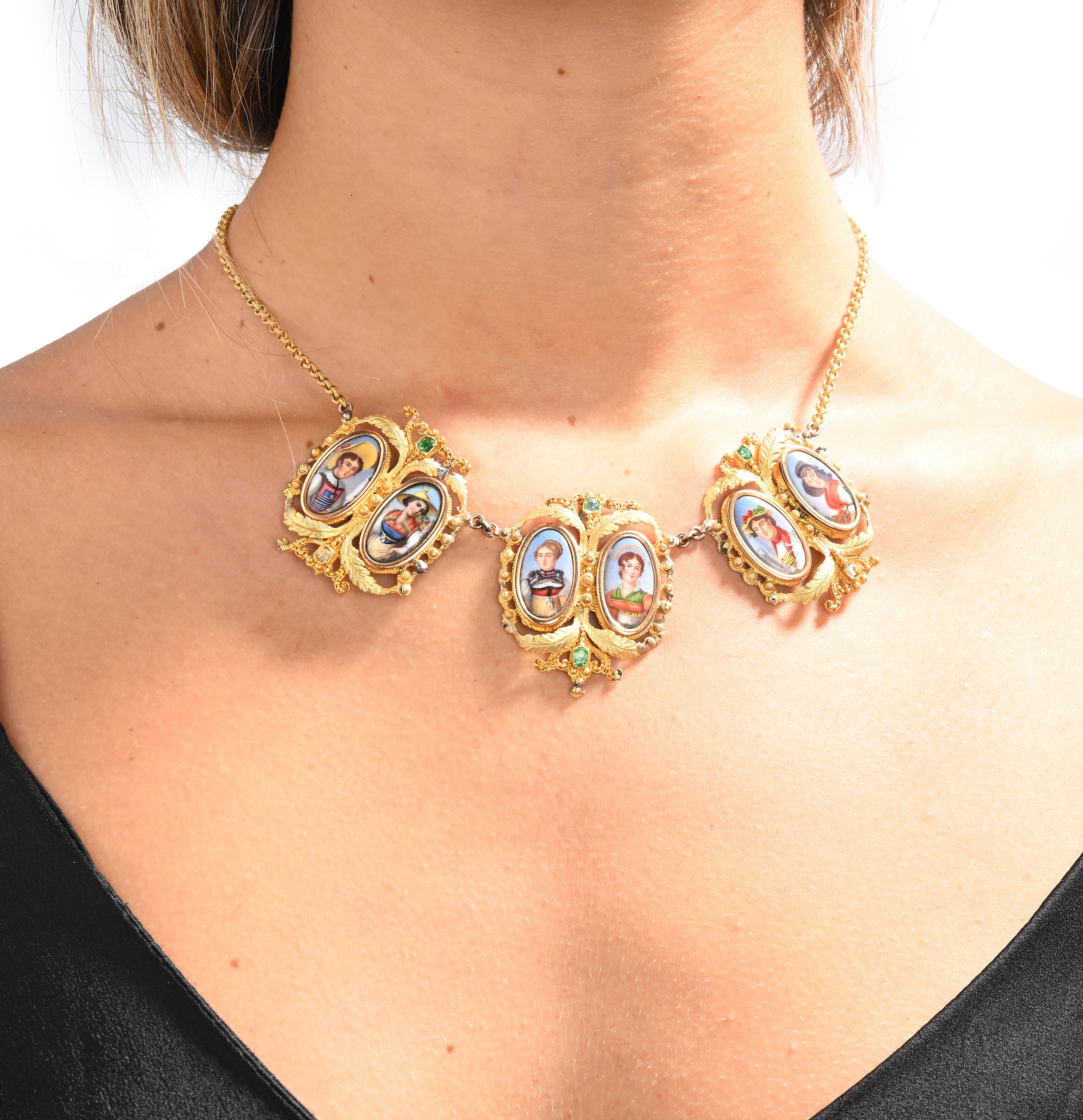 Collana Antica in Oro e Smalti