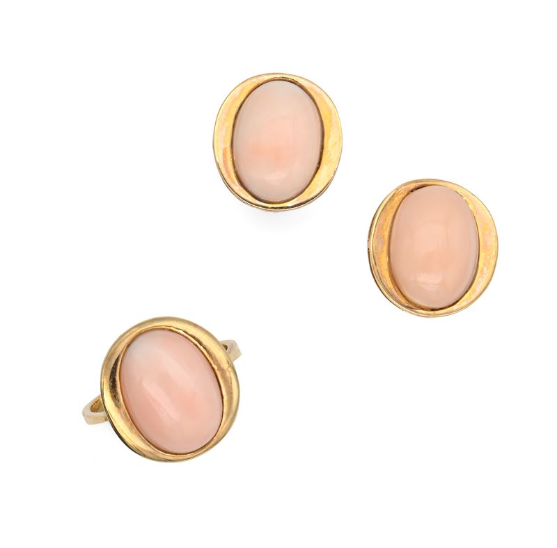 Parure di Anello e Coppia di Orecchini in Oro e Corallo