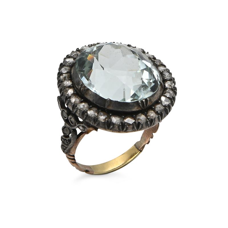 Anello Antico Acquamarina e Giro di Diamanti