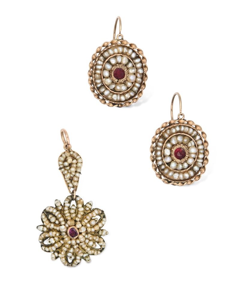Parure Siciliana XIX di Orecchini e Pendente in Oro, Perle Naturali, Pietre Rosse e Rubino