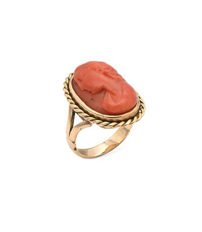 Anello Antico in Oro e Corallo