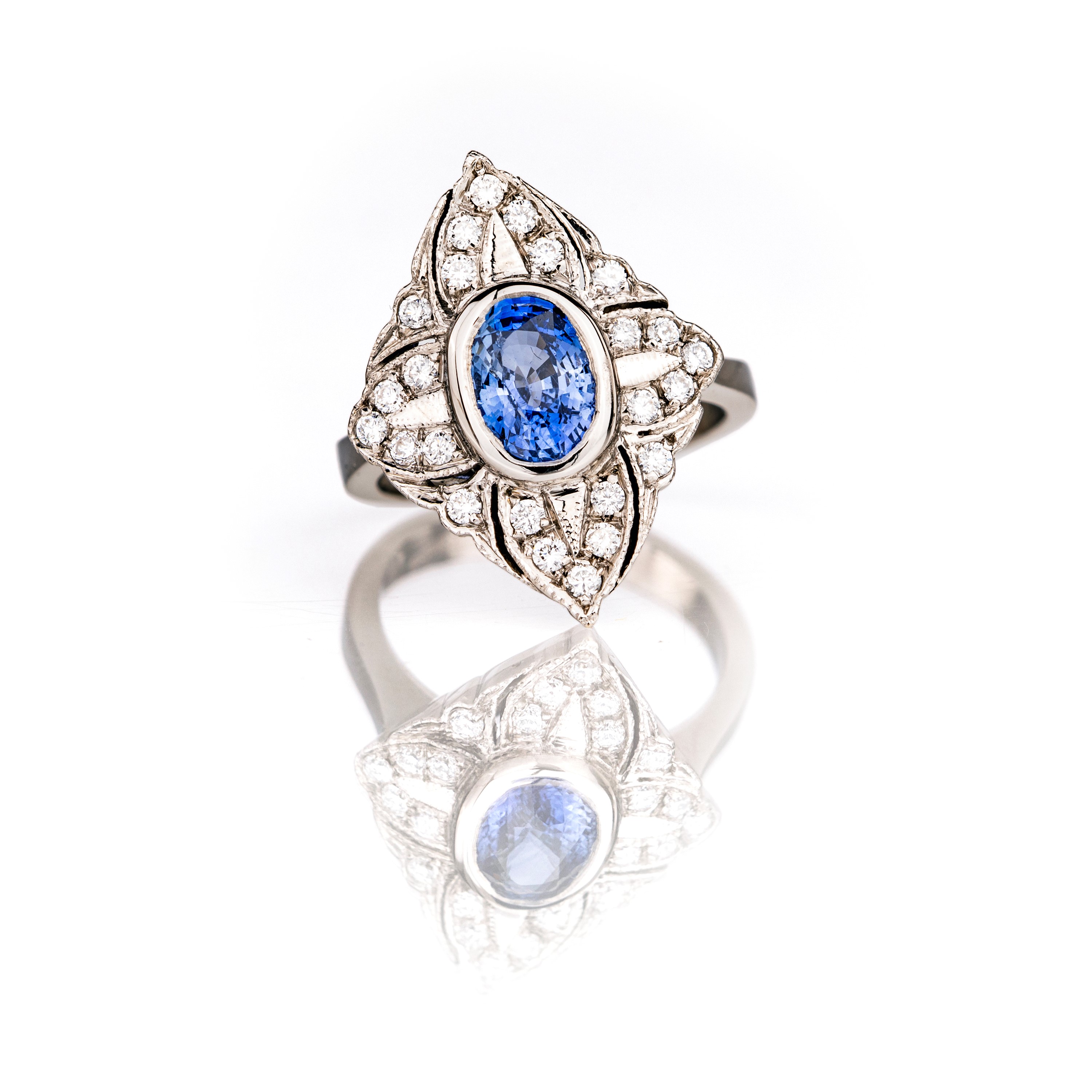 Anello in Oro, Zaffiro e Brillanti