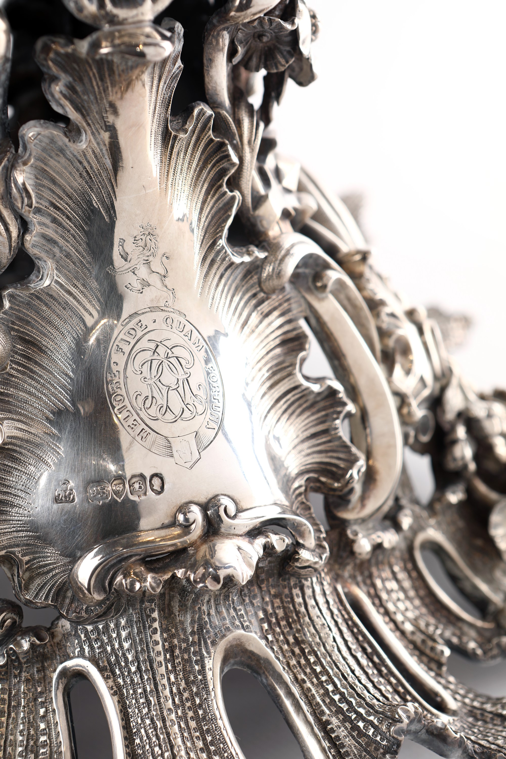 Grande Candelabro in Argento Sterling a Sette Luci, Londra 1837, Argentiere Robert Garrard
