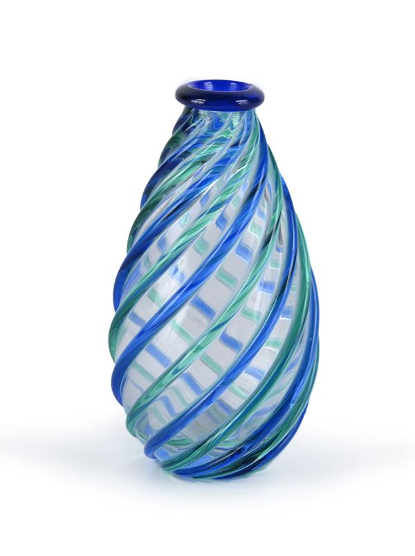 Vaso in vetro con decori a spirale nei toni del verde e del blu, Murano