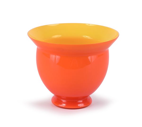 Alessandro Mendini : Vaso in vetro giallo con sovrapposizione arancio per le vetrerie Venini  (1993)  - Asta Design e arti decorative del XX secolo - Casa d'Aste Arcadia