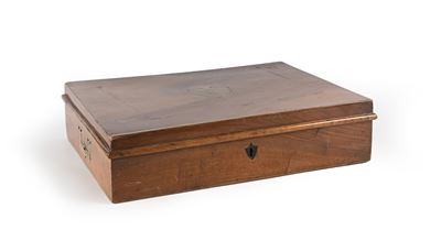 Cassetta in Legno Portapenne ed Inchiostro con Maniglie e Stemma con Iniziali in Ottone. Interno ...