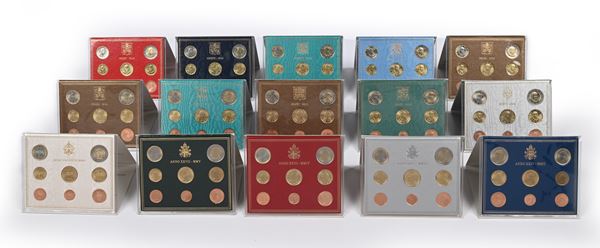 15 serie divisionali Fdc Città del Vaticano 2002, 2003, 2004, 2005, Sede Vacante 2005, 2006, 2010, 2011 (x3), 2012, 2013 (x2), 2014, 2015