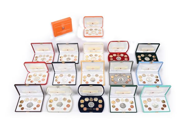 16 serie divisionali Proof con medaglia in argento Città del Vaticano 2002-2017