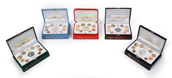 5 serie divisionali Proof con medaglia in argento Città del Vaticano 2010-11-12-14-15