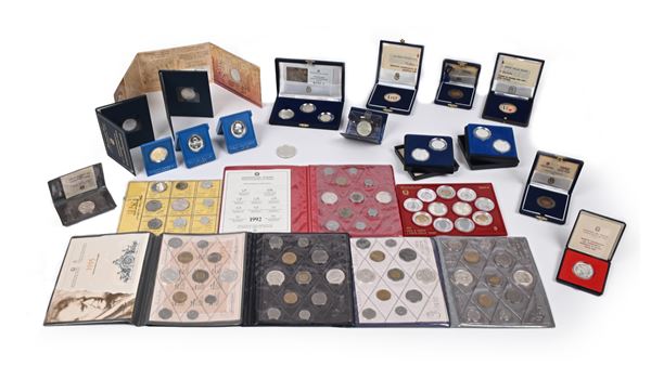 Lotto Repubblica Italiana: Serie Fdc 1970, 1986, 1987, 1988, 1992, 1995; Proof 1986; 8 pezzi da 500 Lire; Trittico 1993, 2 Dittici 1990; 1.000 Lire 1970 e 1994 e 4 medaglie