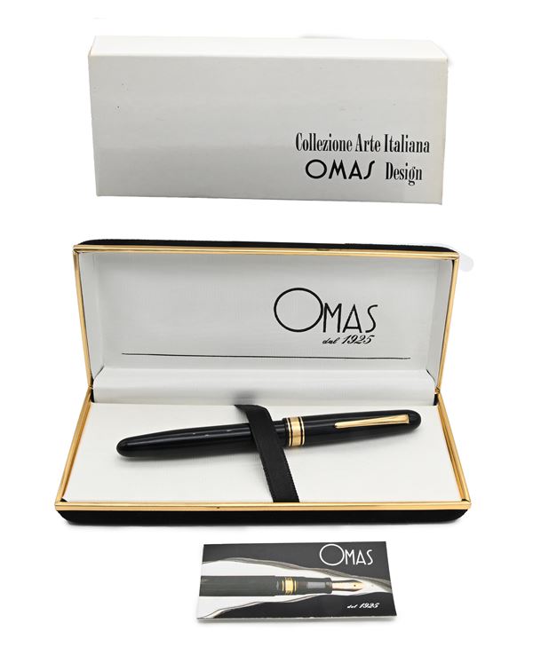 Omas Extra 555/S - Penna stilografica in vernice con particolari dorati