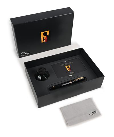 Omas Paragon - Penna Stilografica in Vernice Nera e Argento 925/000 Placcato in Oro Giallo, con P...