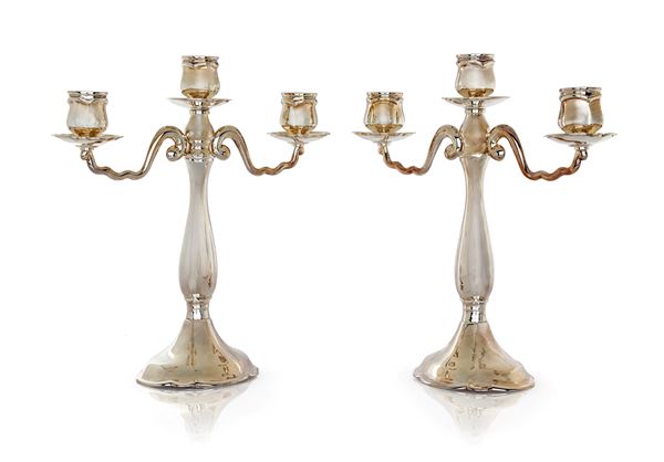 Coppia di candelabri a tre luci in argento 800/000, Stancampiano Palermo