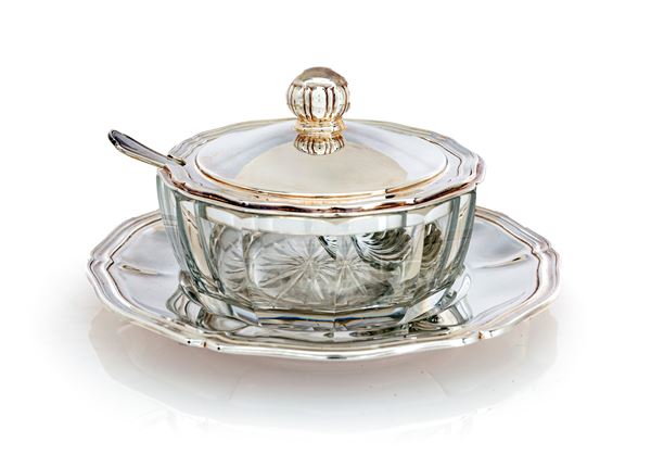 Formaggera tonda in cristallo con coperchio, piatto e cucchiaio in argento 800/000