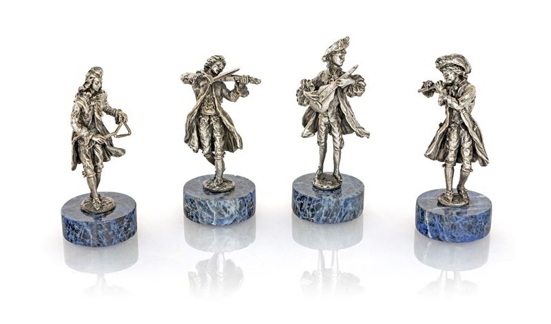 Quattro Figure Scultoree di Musici su Basi Circolari in Sodalite