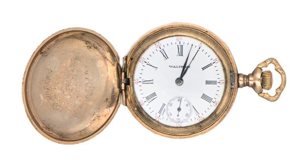 American Waltham Watch Co. - Orologio da tasca savonette remontoir con cassa in metallo laminato in oro con incisioni a motivi geometrici. Scappamento ad ancora con bilanciere monometallico e spirale Breguet