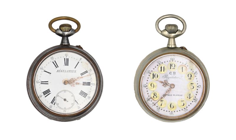 2 Orologi da tasca remontoir da uomo in metallo e metallo argentato. A carica remontoir con scapp...
