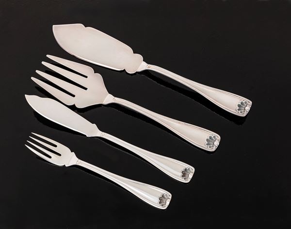 Servizio di posate da pesce caratterizzato da conchiglia cesellata (26 pezzi)