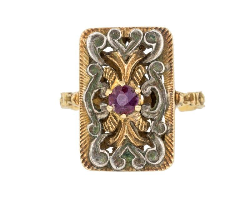 Anello Antico in Oro Giallo con Rubino