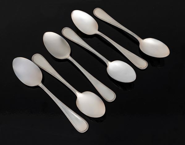 Sei cucchiai da dessert