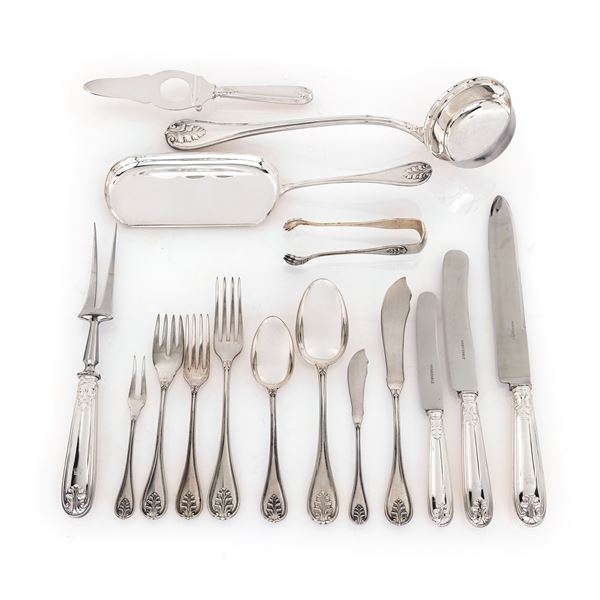 Servizio di posate (incompleto) con foglia cesellata e corona incisa, in parte dell'argentiere Fornari, Roma