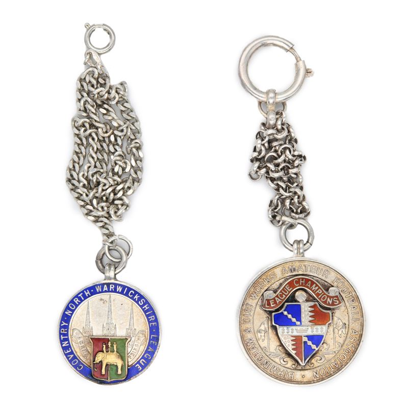 Lotto di 2 Medaglie Sportive Inglesi con Anello di Sospensione Originale in Argento 925/000 e Sma...