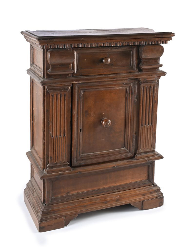 Piccola Credenza in Noce