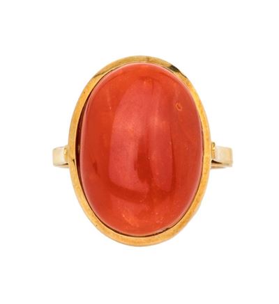 Anello in Oro Giallo con Spola di Corallo Cerasuolo