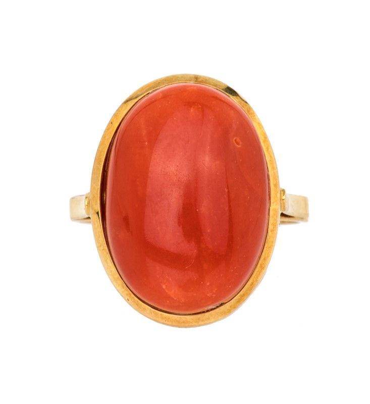 Anello in Oro Giallo con Spola di Corallo Cerasuolo