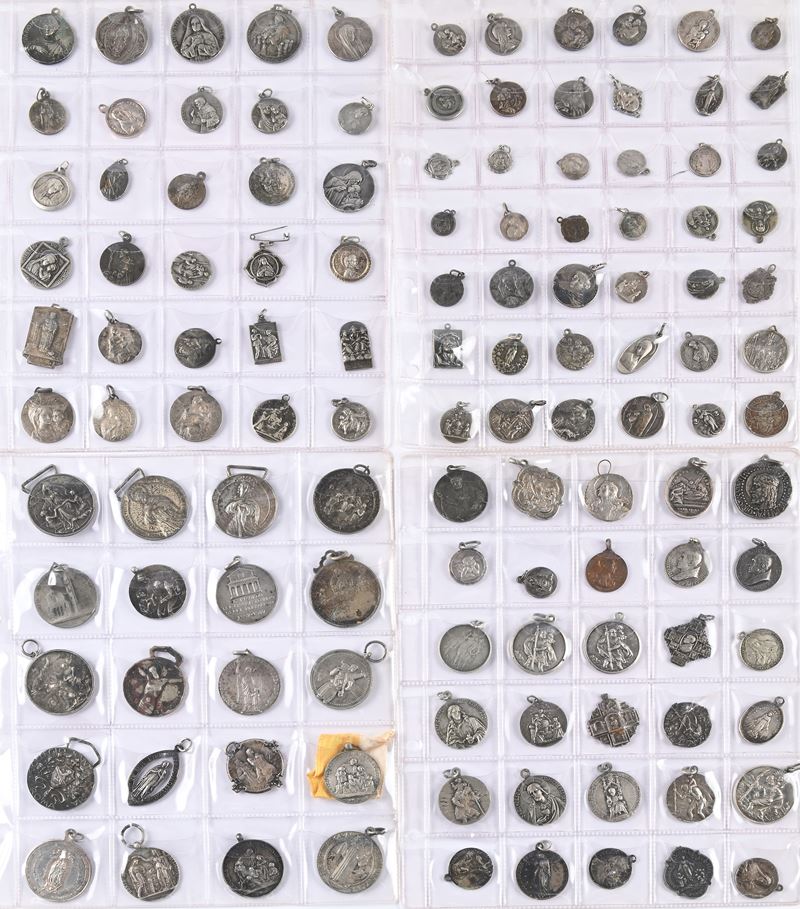 Lotto di 122 Medaglie e Medagliette Religiose in Argento e Metallo