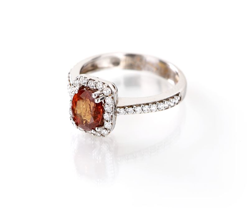 Anello in Oro, Zaffiro Arancione e Brillanti