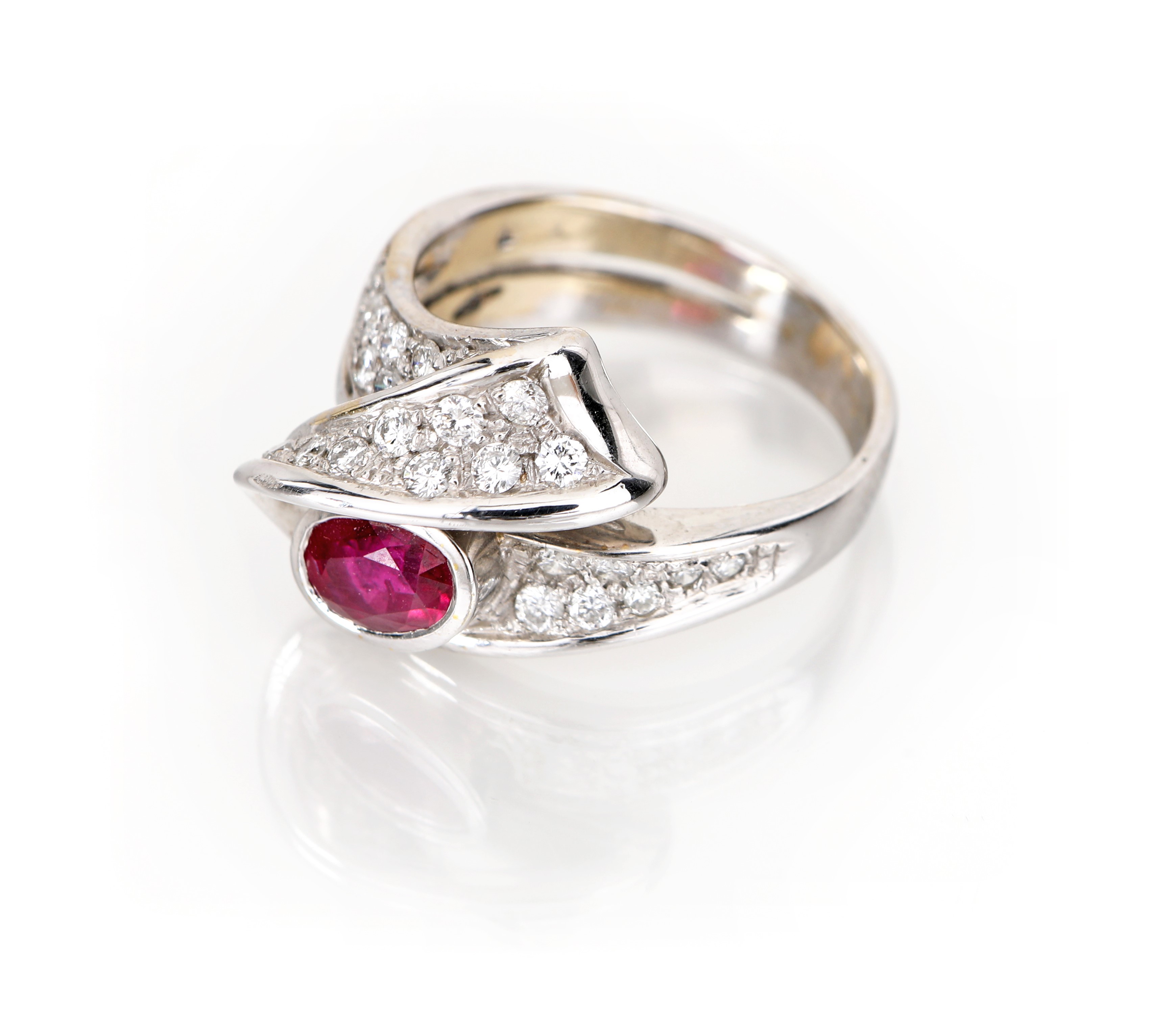 Anello in Oro, Brillanti e Rubino