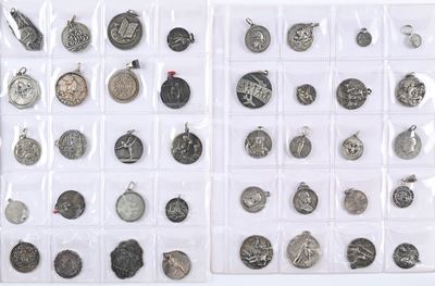 Lotto di 40 Medaglie e Medagliette per lo Più in Argento Militari e di Argomento Sportivo