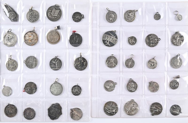 Lotto di 40 Medaglie e Medagliette per lo Più in Argento Militari e di Argomento Sportivo