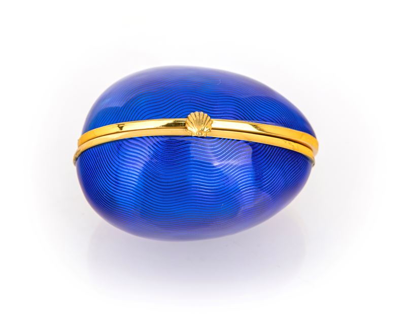Scatola a Uovo in Argento 925/000, Argento Dorato e Smalto Blu su Fondo Guilloché
