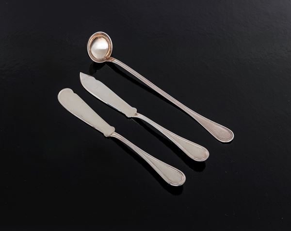 Due coltellini da burro e da caviale ed un mestolino
