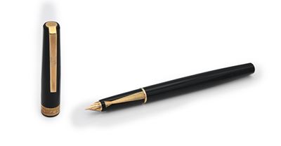 Omas 72 Super - Penna Stilografica Vintage in Vernice Nera con Particolari Dorati
