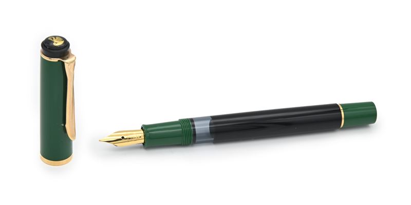 Pelikan M 150 - Penna Stilografica in Vernice Nera e Verde con Particolari Dorati
