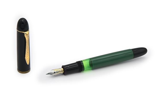 Pelikan 120 - Penna stilografica vintage in vernice nera con particolari dorati