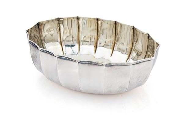 Centrotavola ovale in argento 800/000