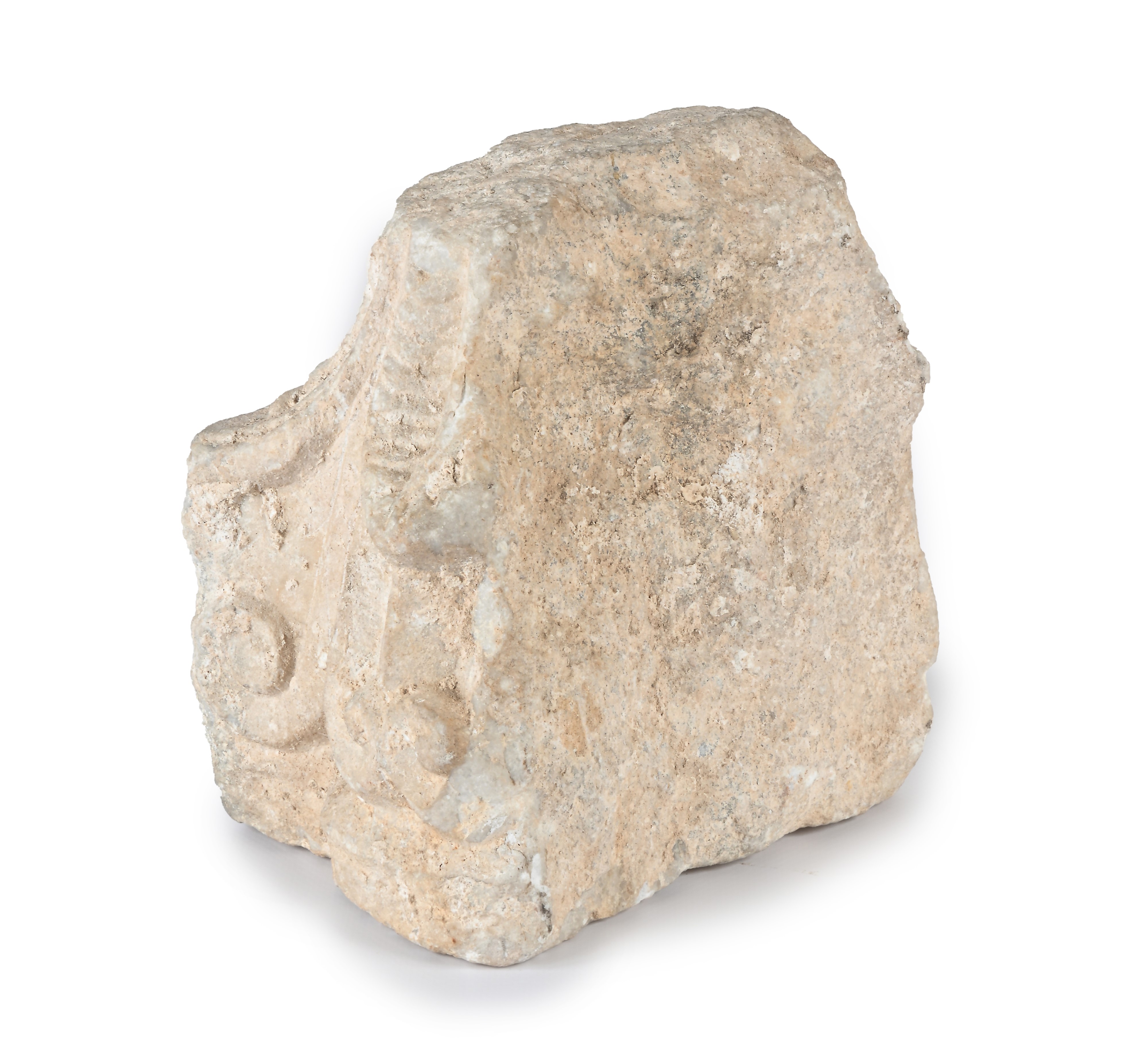 Frammento di capitello parietale in marmo