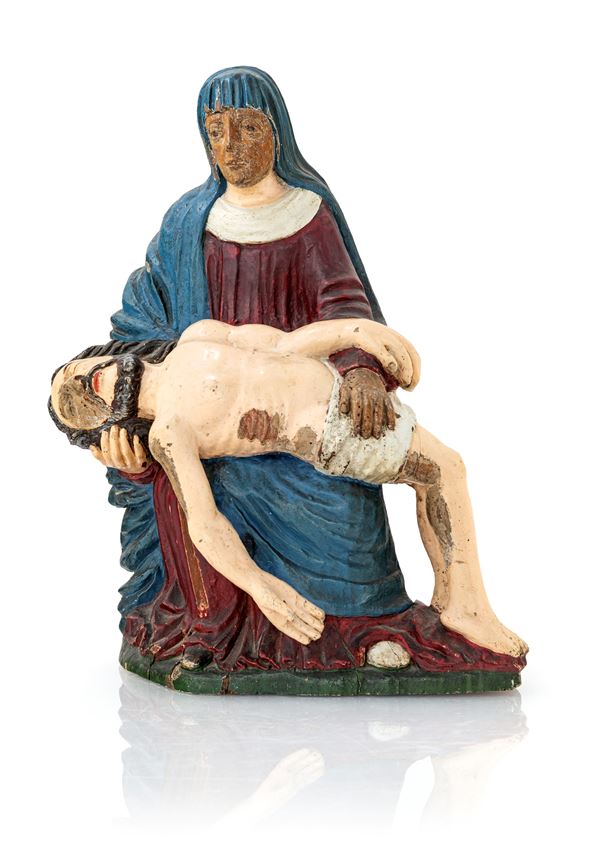 Scultura in legno laccato raffigurante Pietà, Spagna o Italia XVII secolo