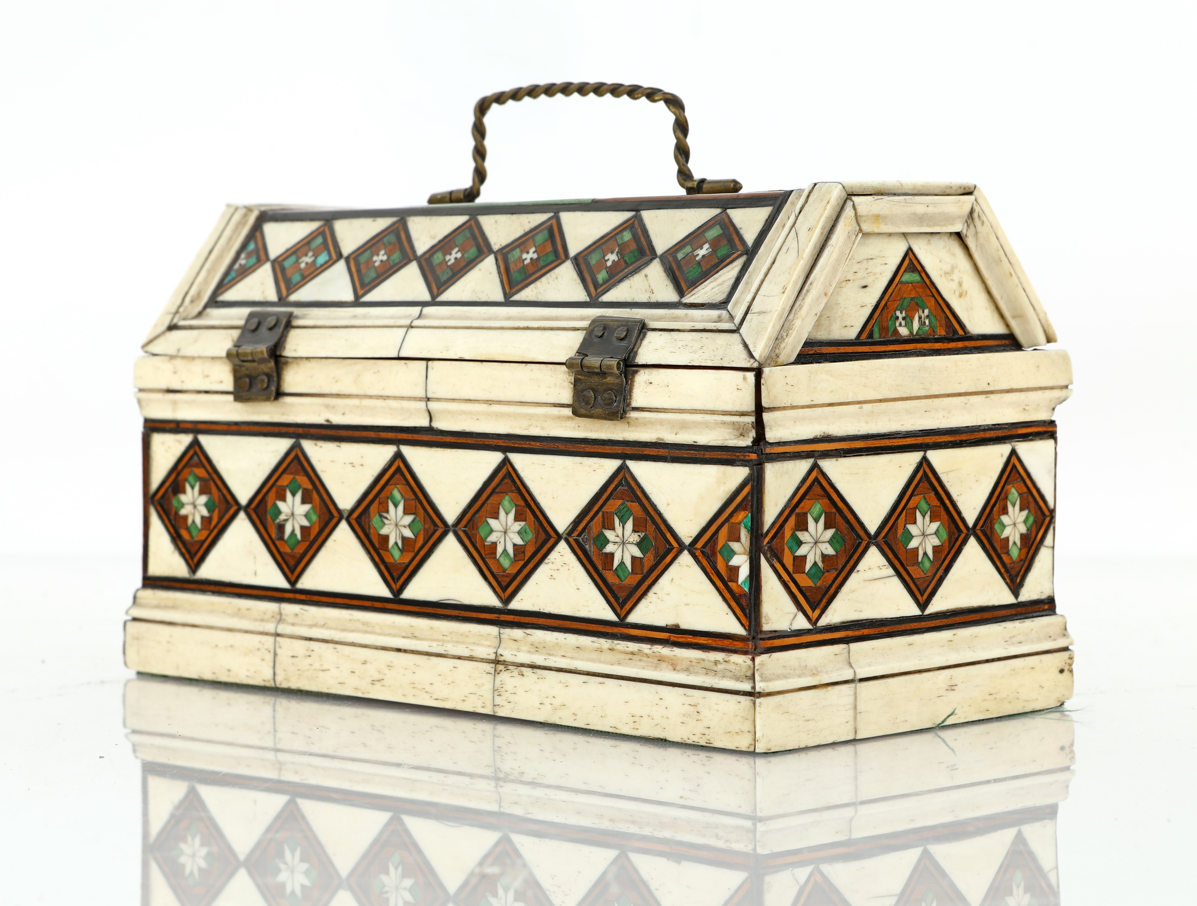 Scrigno in legno e osso naturale e tinto, bottega degli Embriachi, fine XV/inizi XVI secolo