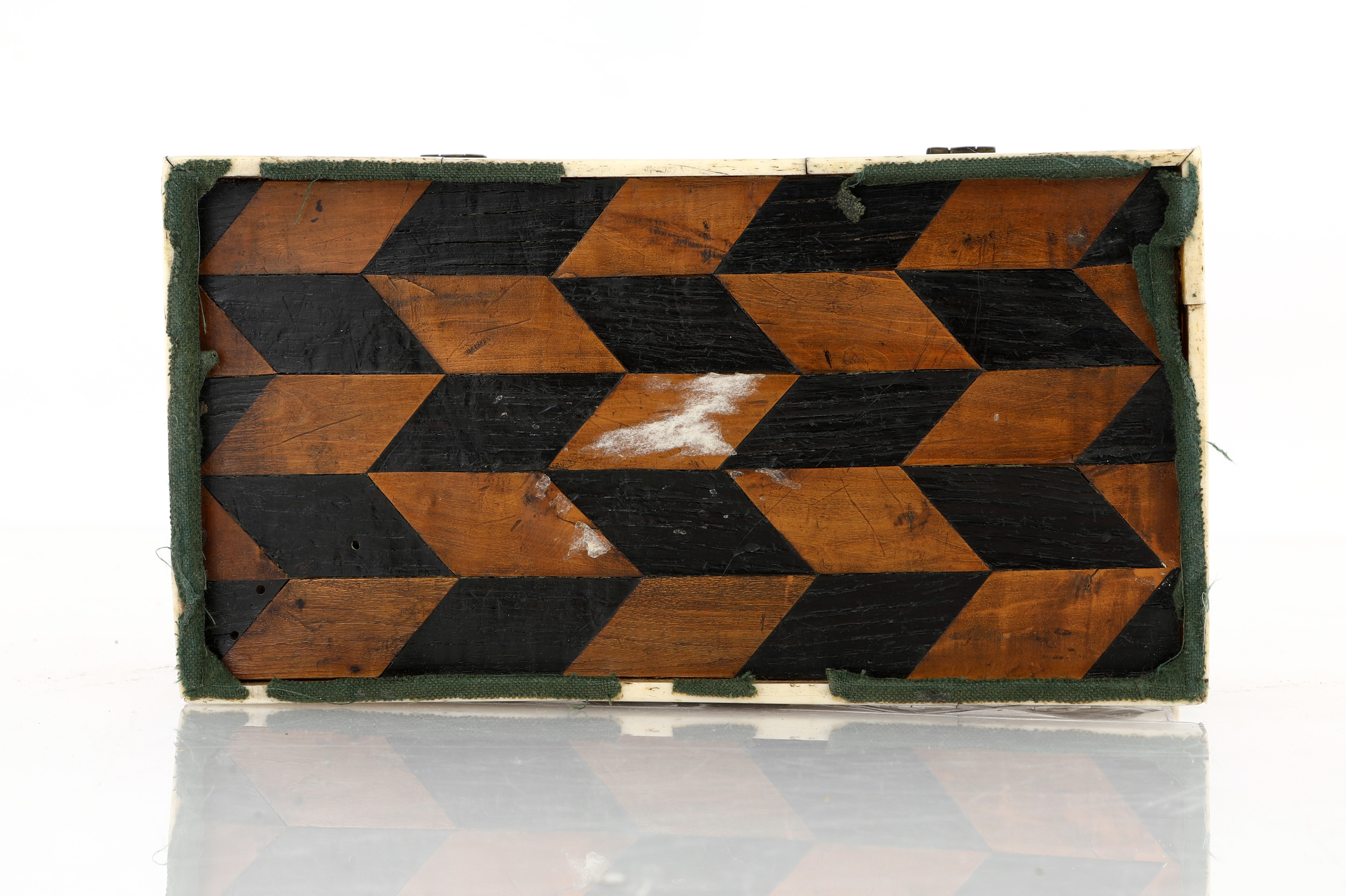 Scrigno in legno e osso naturale e tinto, bottega degli Embriachi, fine XV/inizi XVI secolo