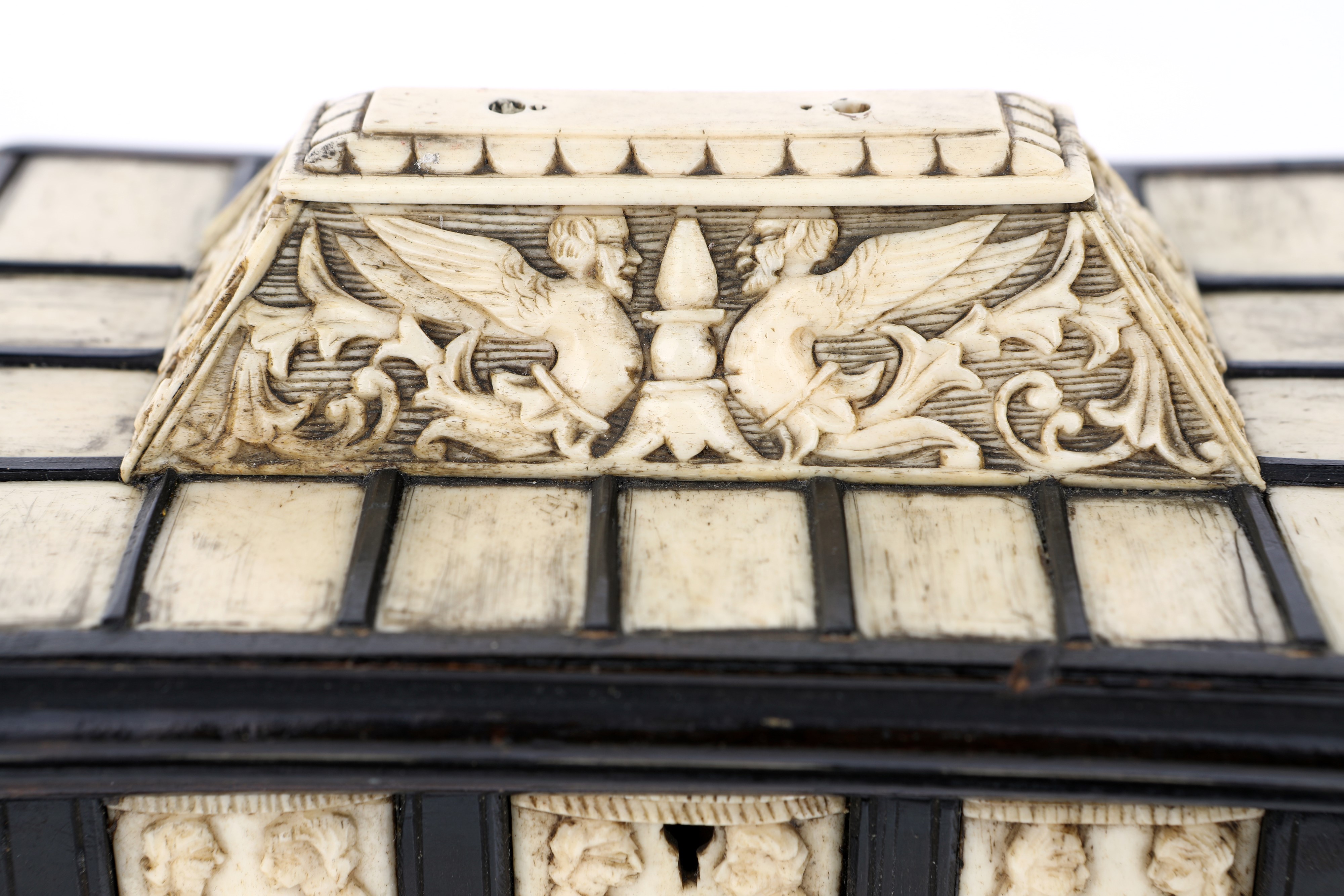 Piccolo cofanetto in legno ebanizzato ed osso, XVII/XVIII secolo