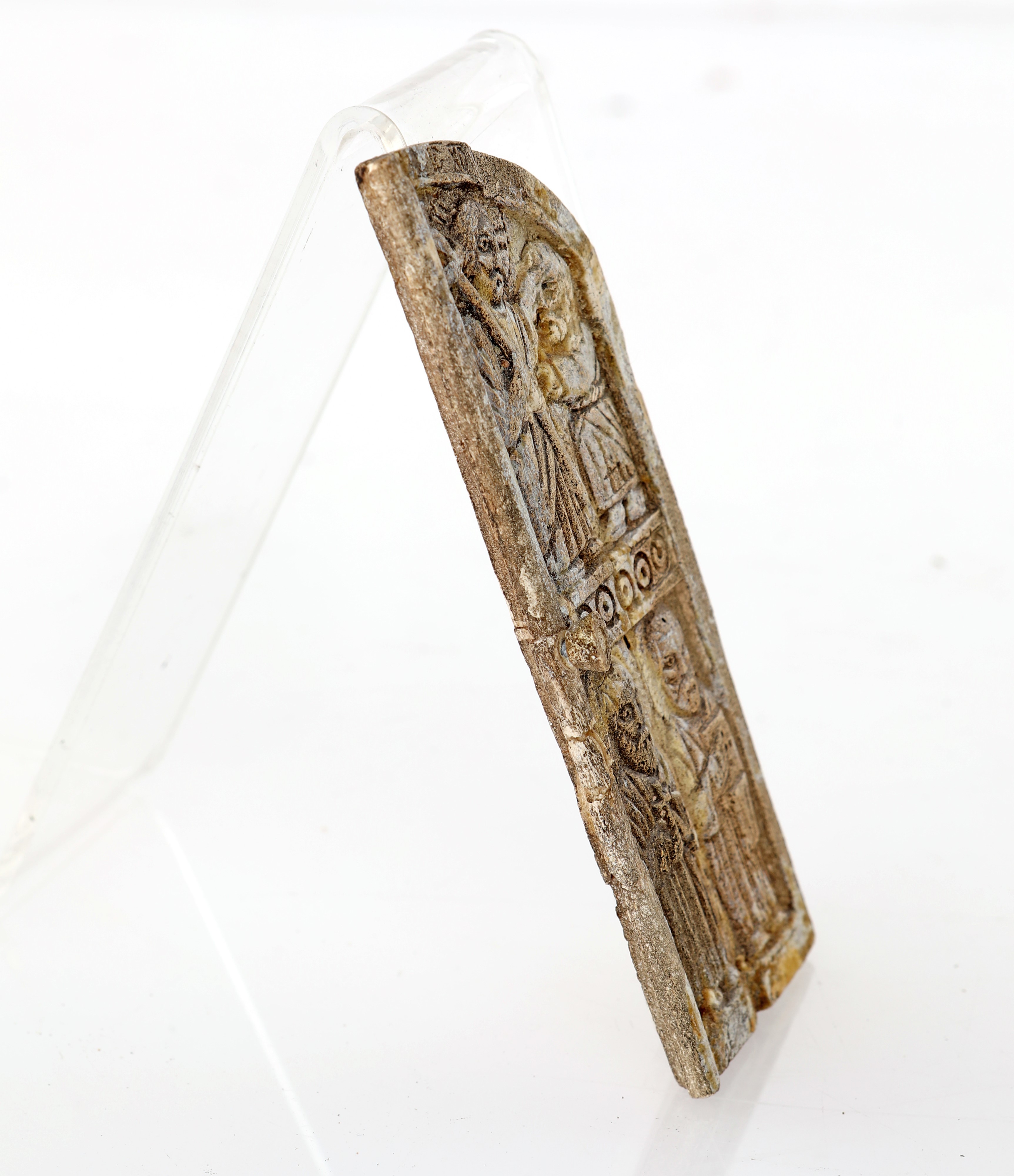 Due piccole ante di tabernacolo in osso di gusto bizantino