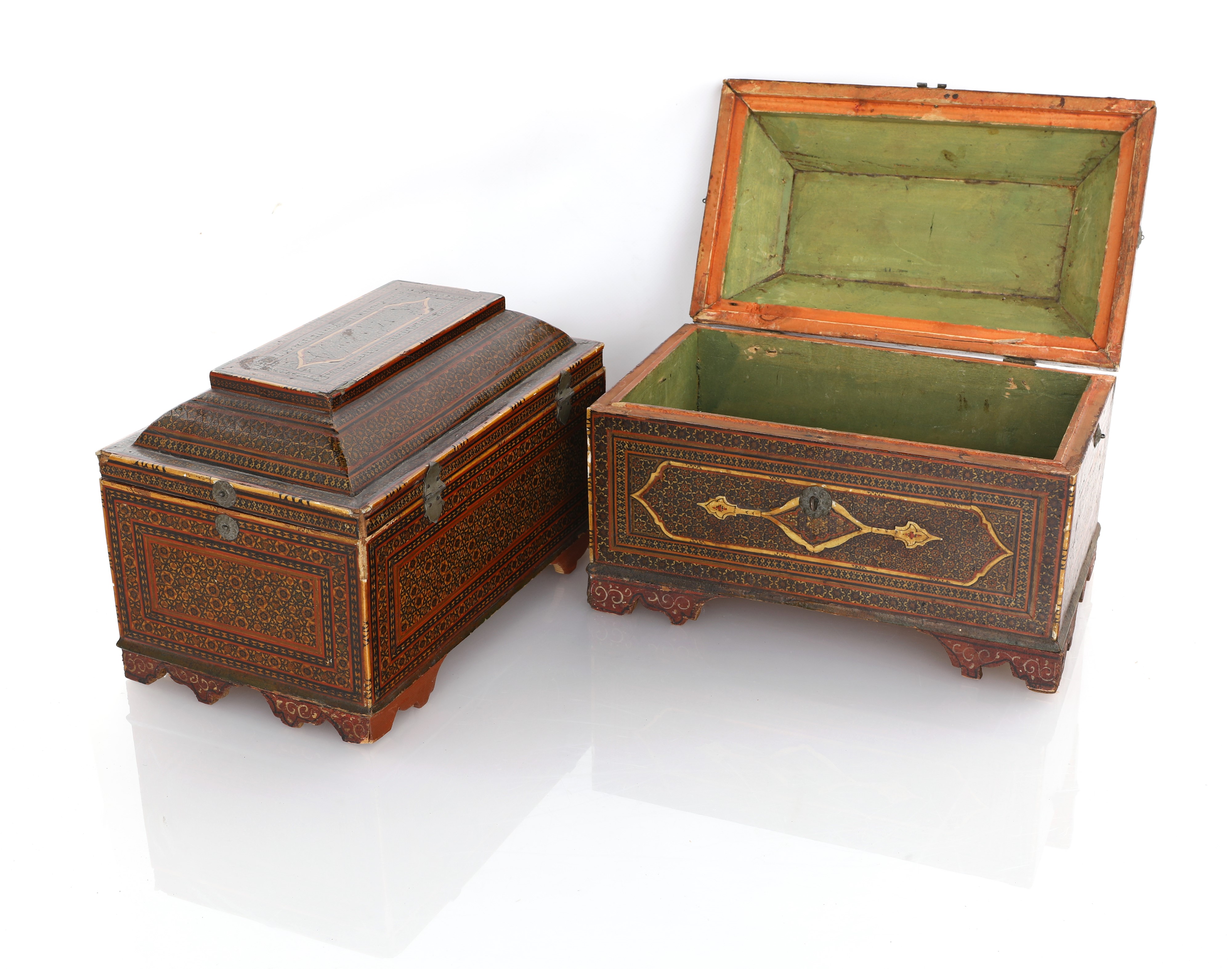 Coppia di cassette mediorientali in legno intarsiato, XIX secolo