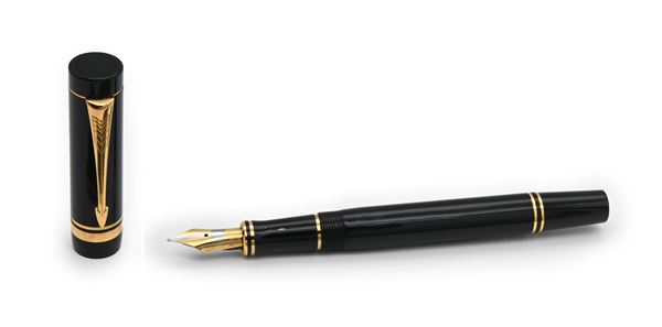 Parker Duofold Centennial - Penna stilografica in vernice nera con particolari dorati 