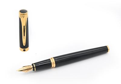 Waterman L'etalon - Penna Stilografica in Lacca Nera con Particolari in Metallo Placcato in Oro