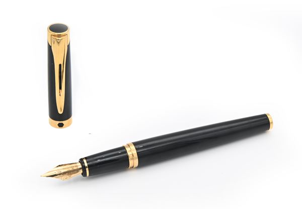 Waterman L'Etalon - Penna stilografica in lacca nera con particolari in metallo placcato in oro